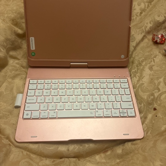 iPad 8th generation case. - Picture 3 of 3